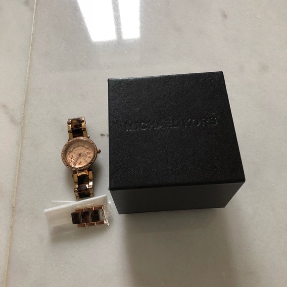 Michael Kors Diamond Encrusted Watch - Picture 6 of 7